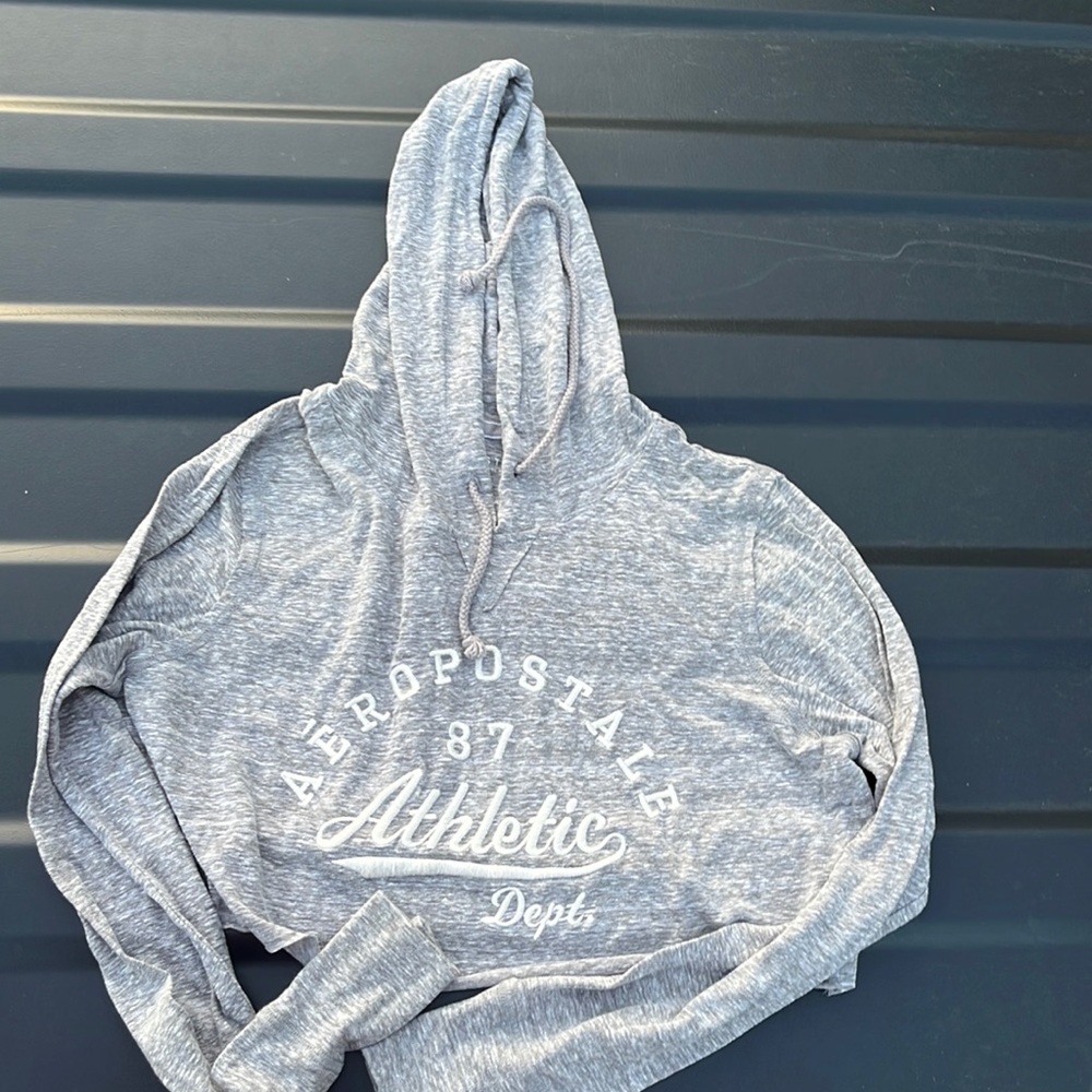Aéropostale Cropped hoodie! It is thin but never worn!